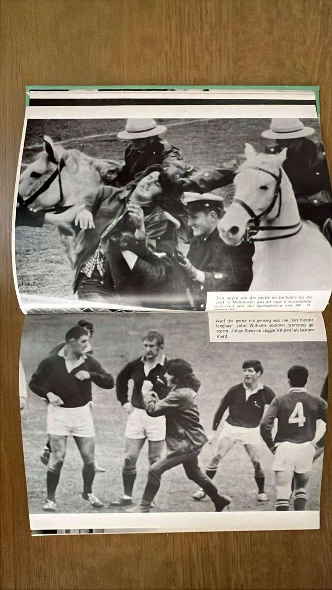 Die Onoorwinlikes - Springbokke in Australië & 1972 Australian Rugby, Signed, details below