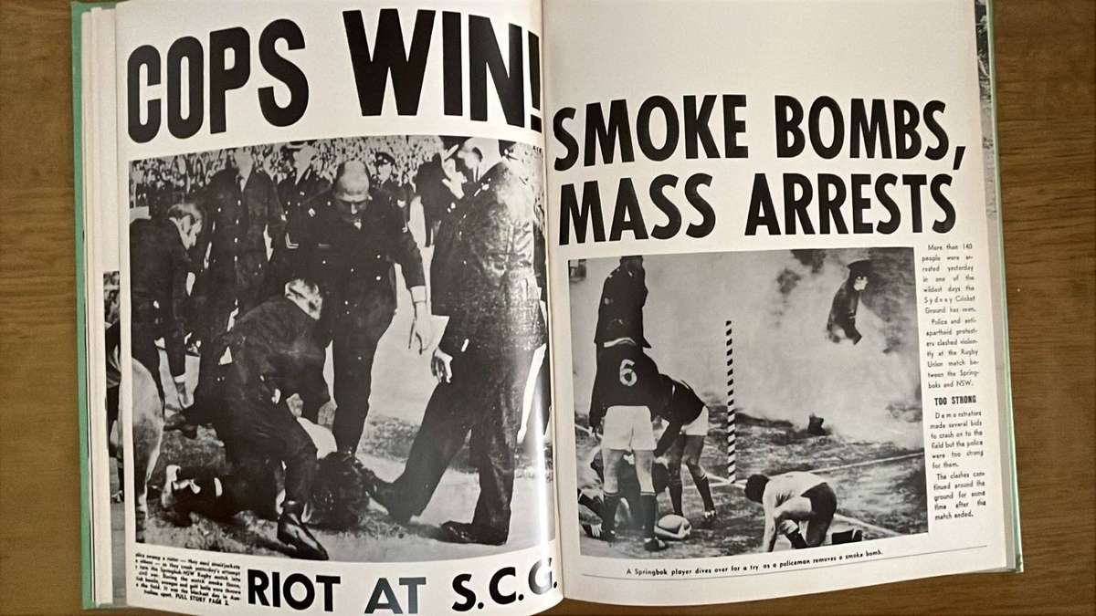 Die Onoorwinlikes - Springbokke in Australië & 1972 Australian Rugby, Signed, details below