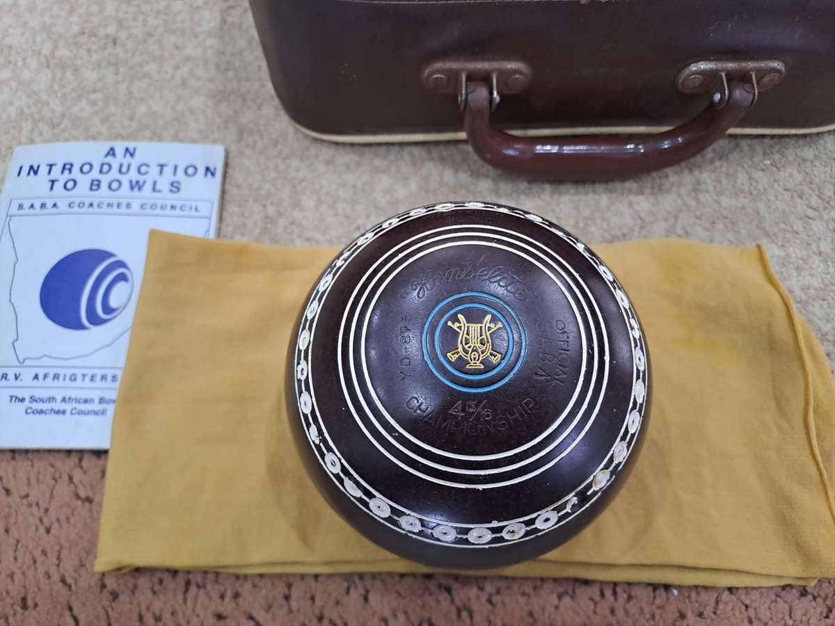 Hemselite Lawn Bowls Ball Set, of 4