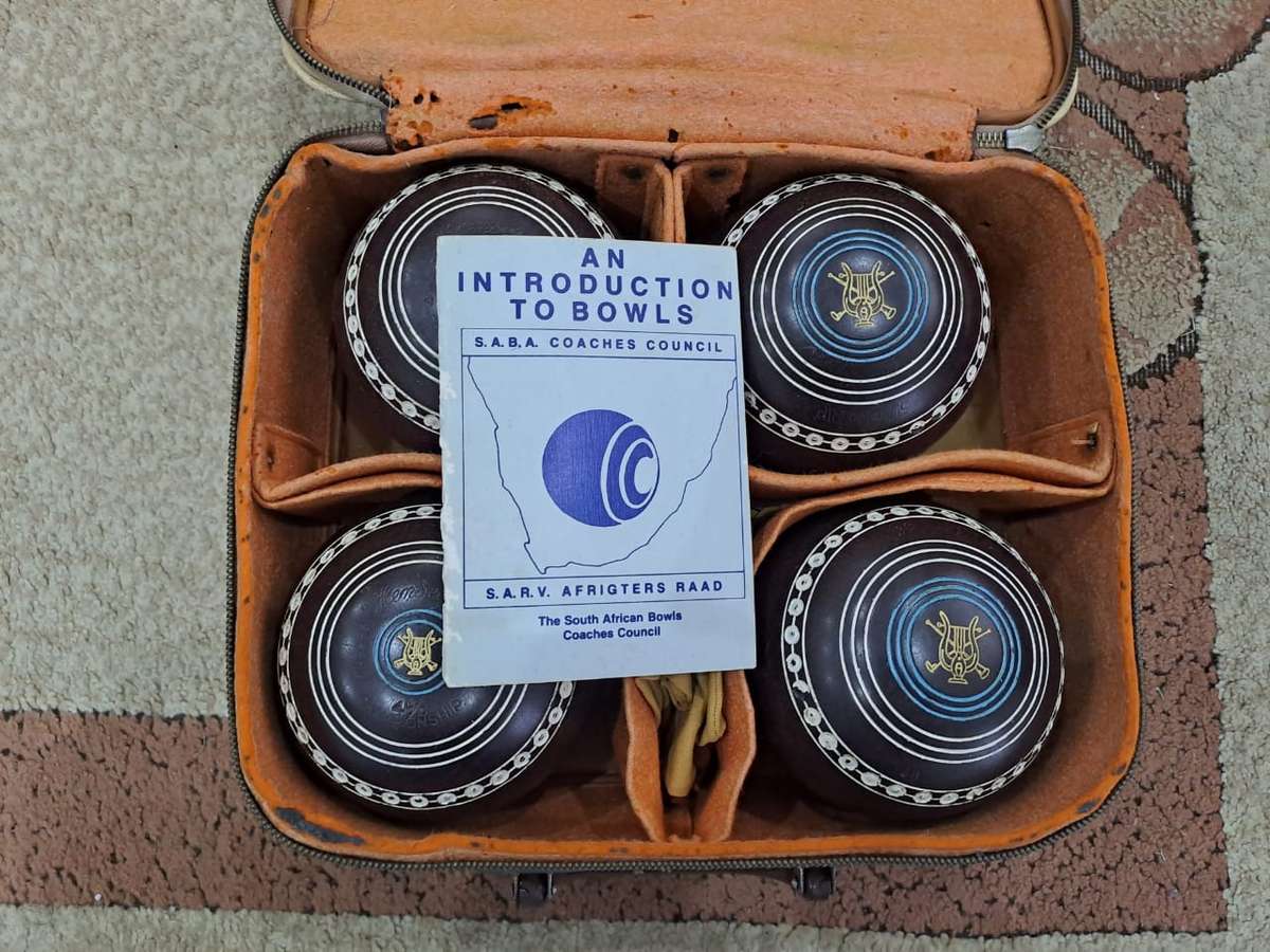 Hemselite Lawn Bowls Ball Set, of 4