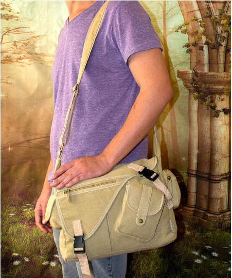 Retro Canvas / Messenger Bag in Khaki