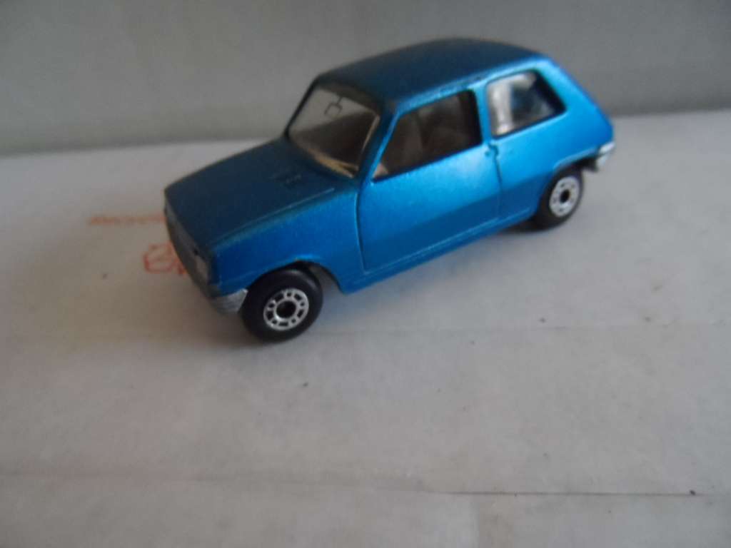 Matchbox Lesney Superfast No21 RENAULT 5TL in BLUE with SILVER BASE