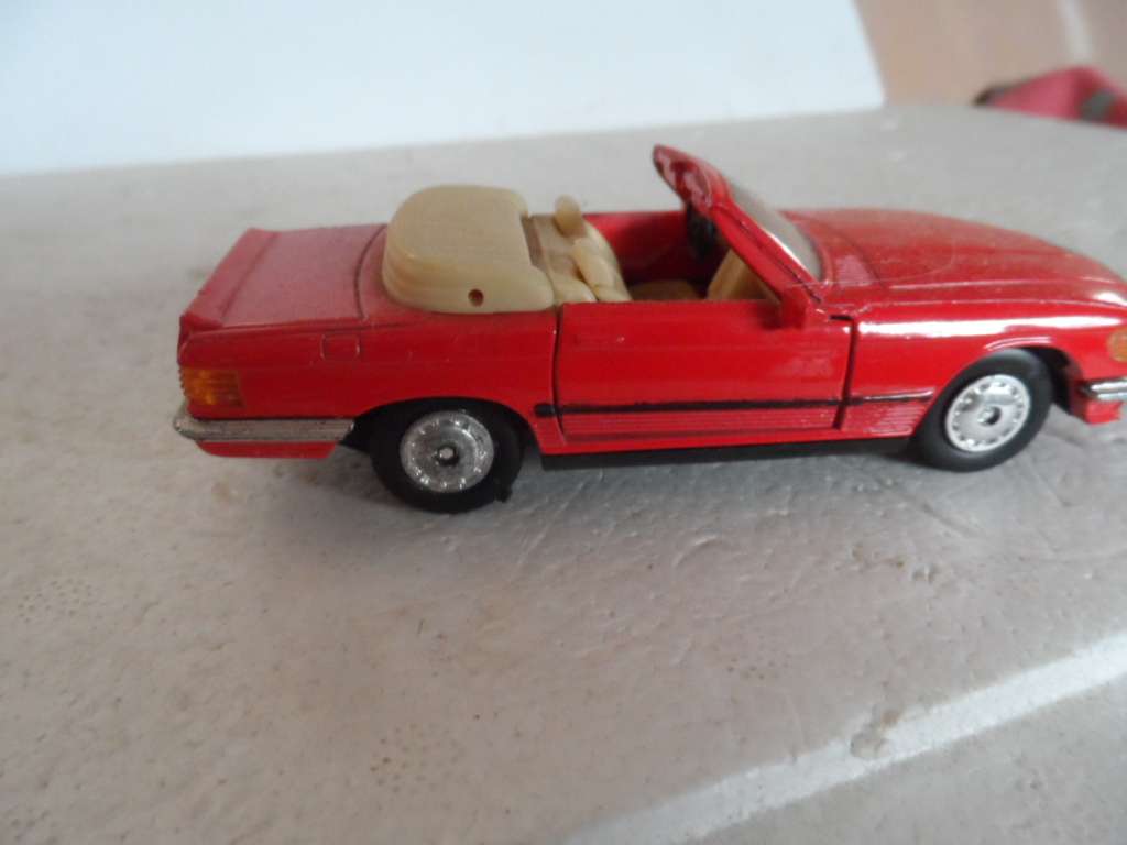 MERCEDES 500 SL CONVERTABLE , DIECAST 1/39 SCALE [M74]