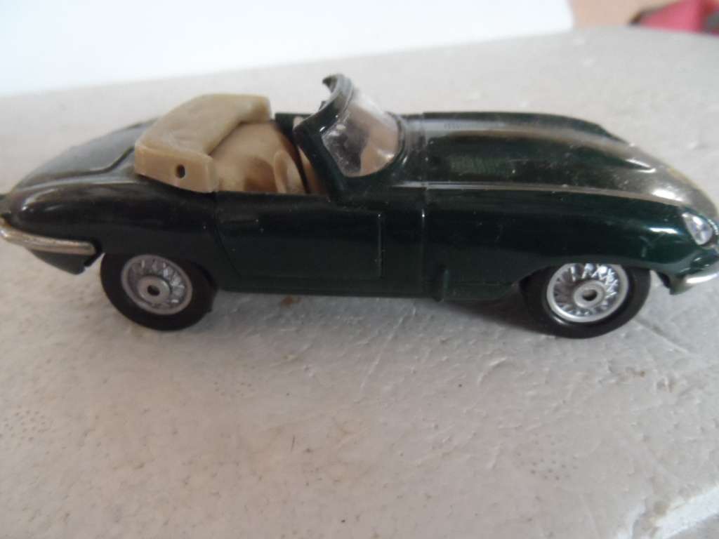 JAGUAR E TYPE CABRIOLET , DIECAST 1/39 SCALE [M45]