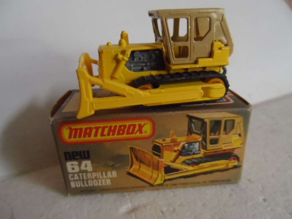 Caterpillar Bulldozer Matchbox 75 Superfast #64 Rubber soft tracks MINT with Box
