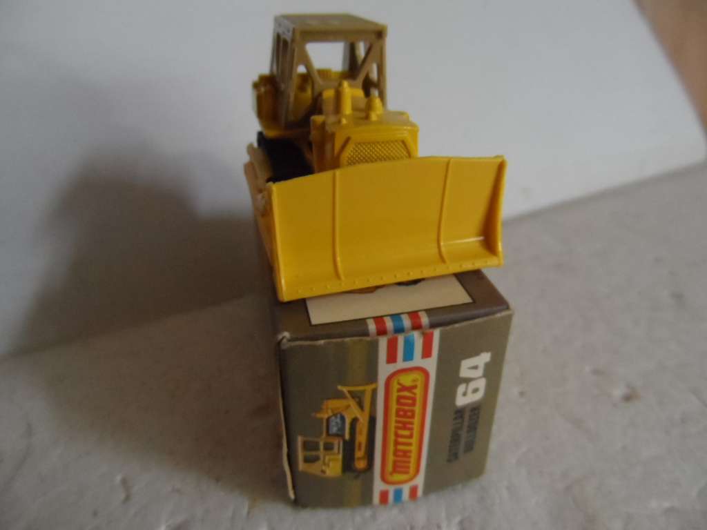 Caterpillar Bulldozer Matchbox 75 Superfast #64 Rubber soft tracks MINT with Box