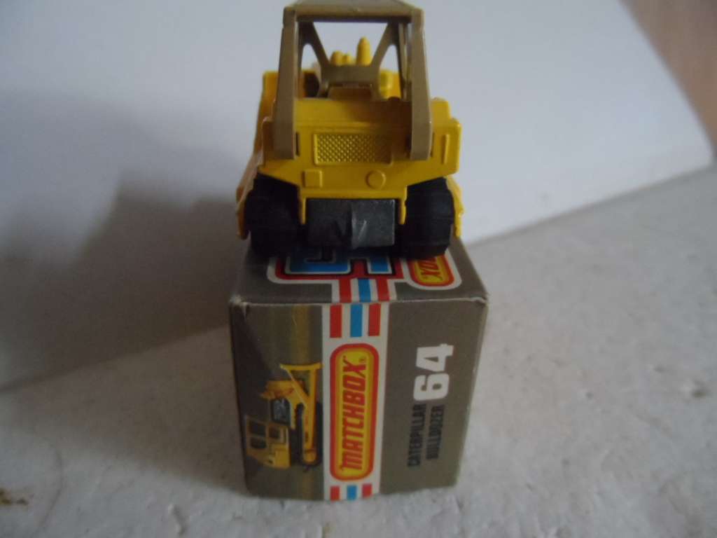 Caterpillar Bulldozer Matchbox 75 Superfast #64 Rubber soft tracks MINT with Box
