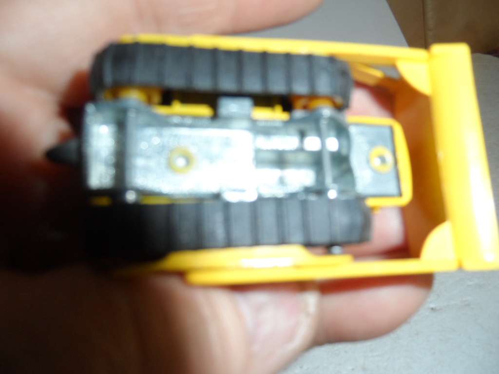 Caterpillar Bulldozer Matchbox 75 Superfast #64 Rubber soft tracks MINT with Box