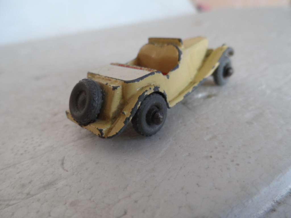 VINTAGE MATCHBOX 19b 'MGA' CREAM.