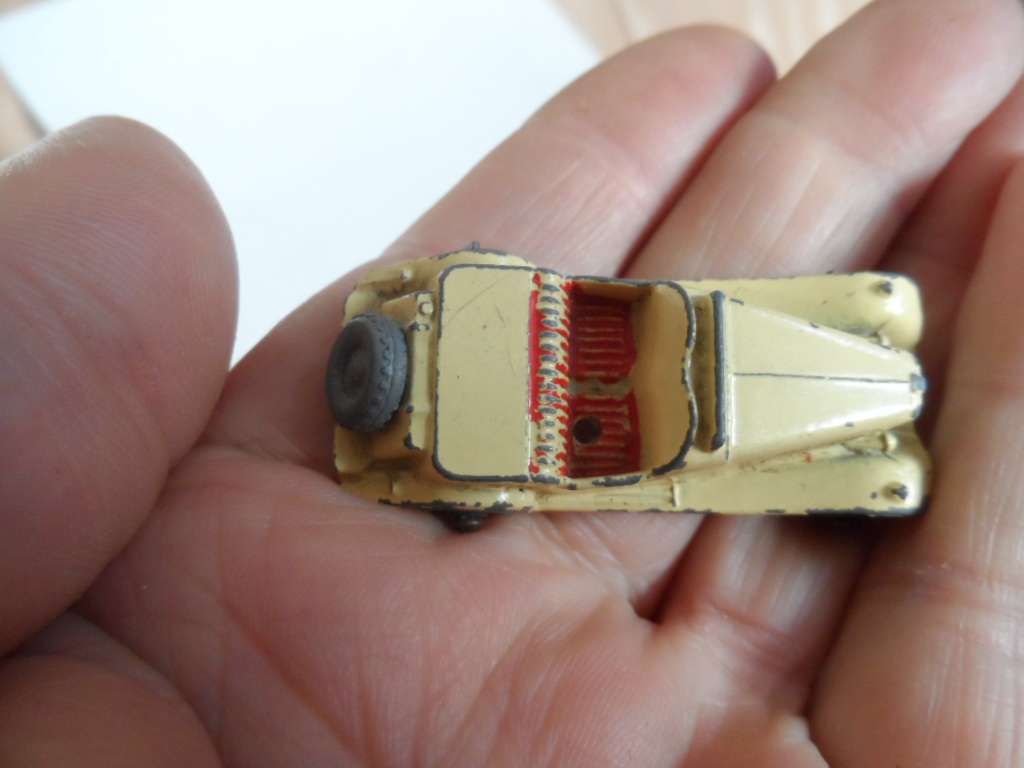 VINTAGE MATCHBOX 19b 'MGA' CREAM.