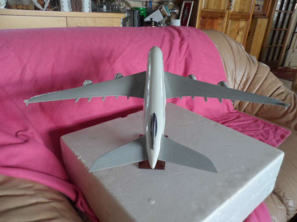 AIRBUS A380-800 LUFTHANSA DIECAST TABLE TOP MODEL