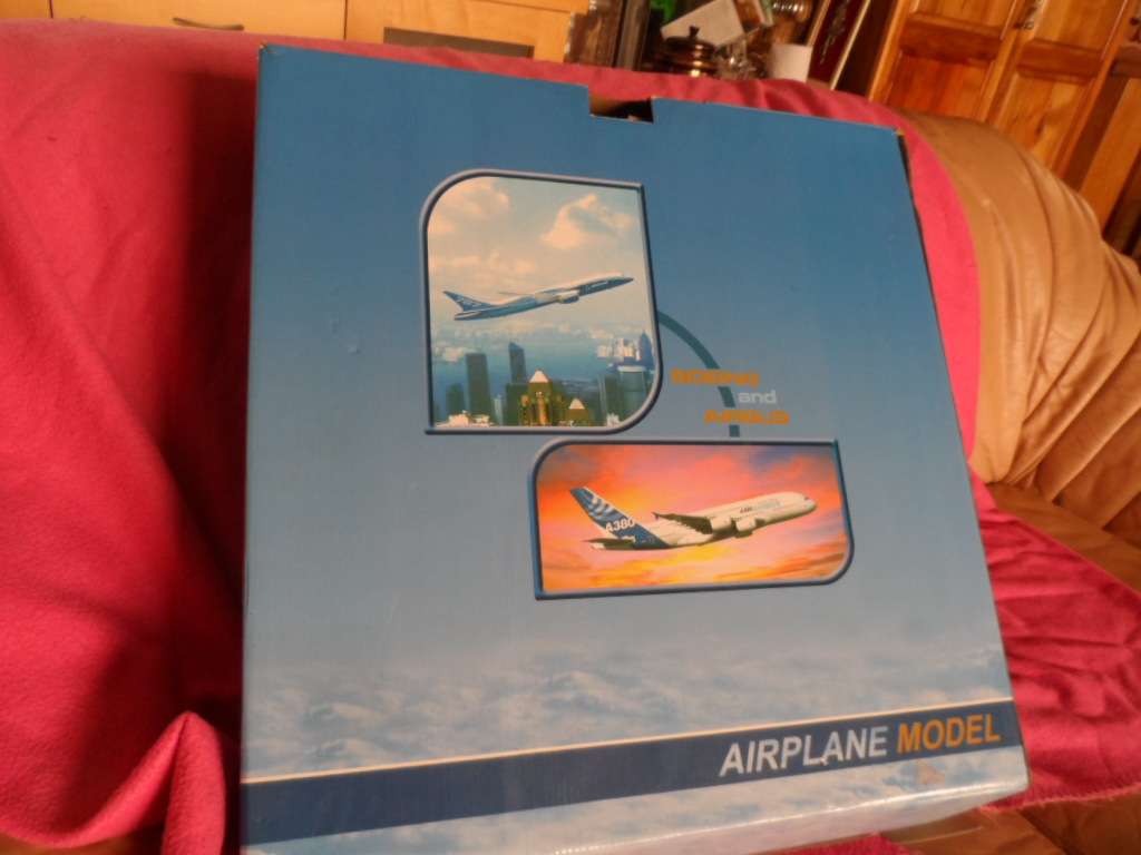 AIRBUS A380-800 LUFTHANSA DIECAST TABLE TOP MODEL