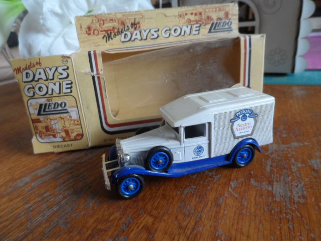 LLEDO  CLOSED DELIVERY TRUCK "PERONI ITALY" Vintage  Item  [M1]