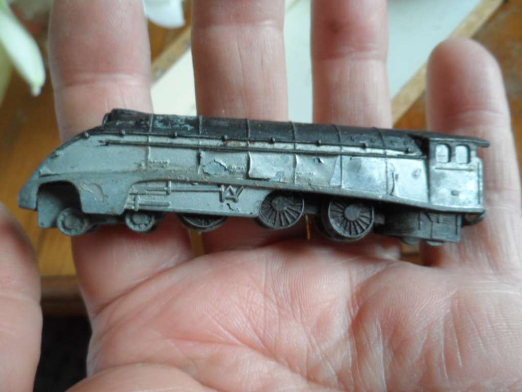 Vintage LONE STAR STREAMLINED TRAIN ENGINE, DIECAST