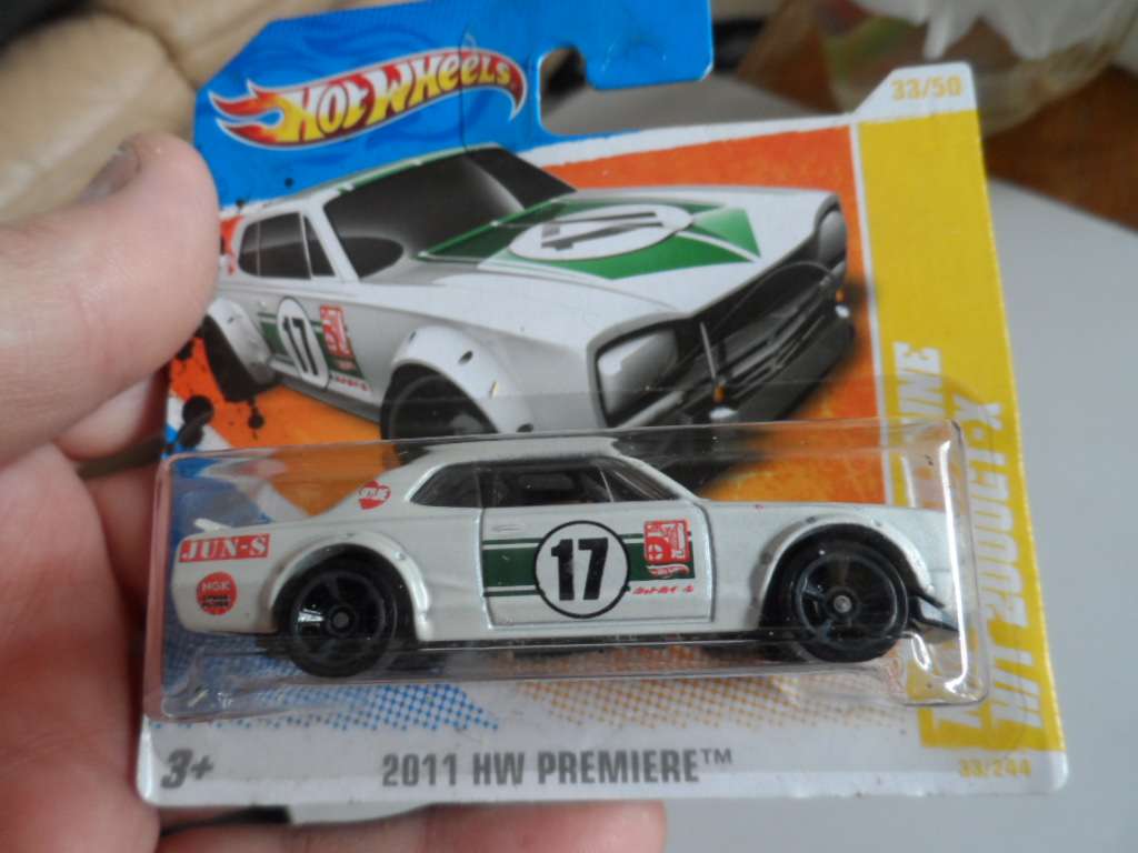 Hot Wheels 2011 HW Premiere Nissan Skyline H/T 2000GT-X Short Card  33/50  [M50]