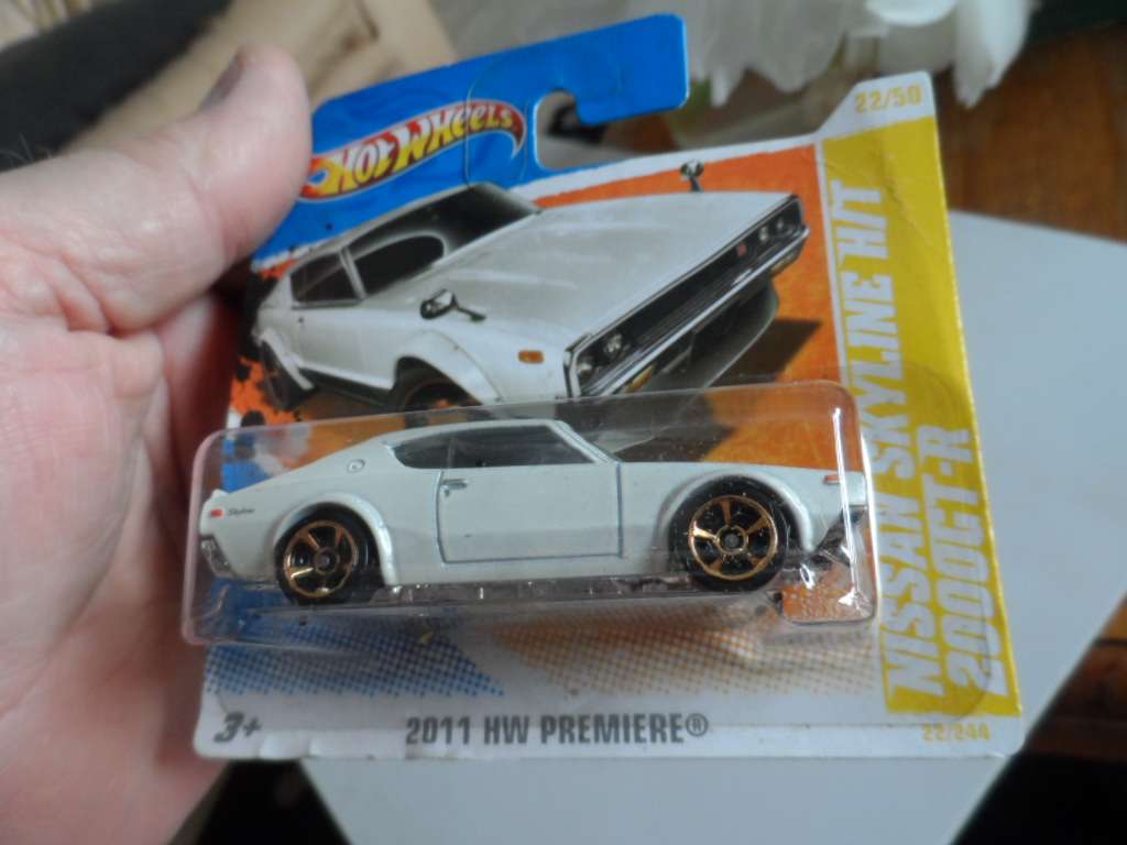 HOT WHEELS NISSAN SKYLINE H/T 2000GT-R  2011 HW PREMIERE   [M50]