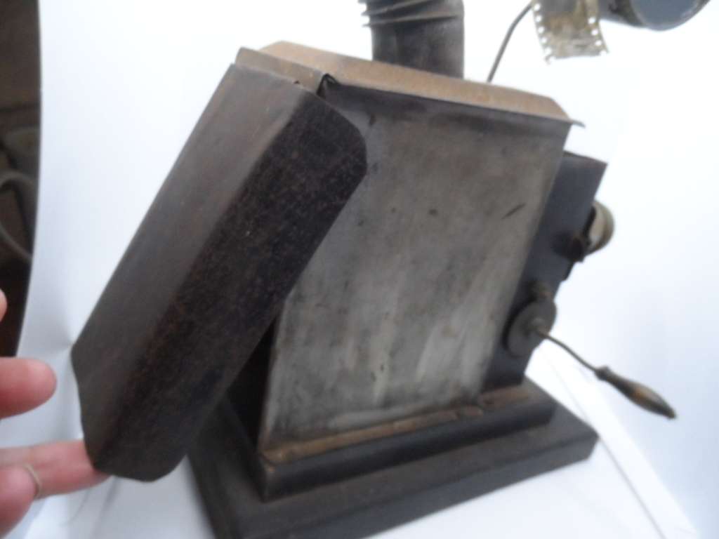 ANTIQUE MAGIC LANTERN PROJECTOR, HAND CRANK
