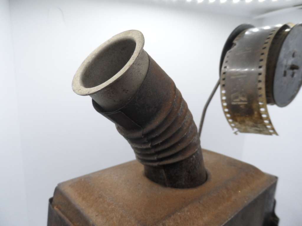 ANTIQUE MAGIC LANTERN PROJECTOR, HAND CRANK