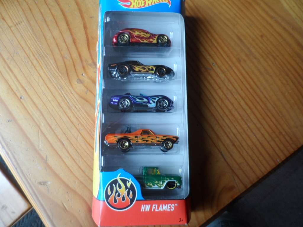 HOT WHEELS HW FLAMES 5 PACK - '62 CUSTOM CHEVY PICKUP