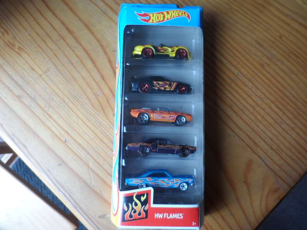 Hot Wheels 2018 5-pack HW Flames w/Viper-Mustang-Camaro-Super Bee-Fairlane