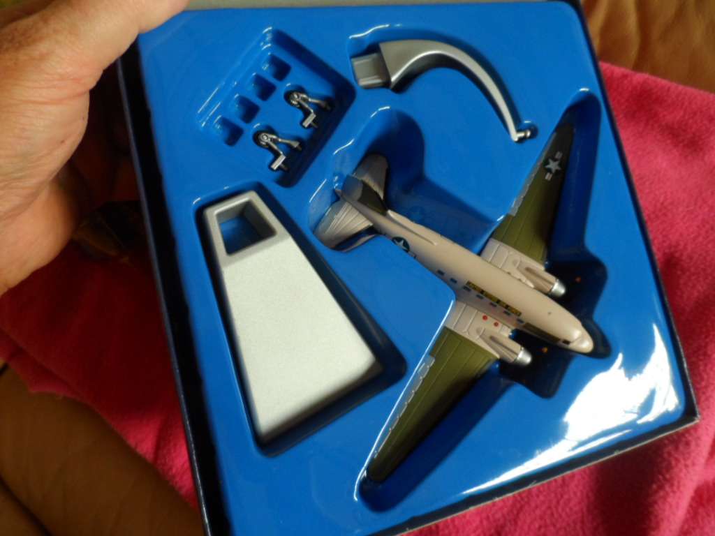 CORGI AVIATION ARCHIVE DOUGLA C-47A SKYTRAIN, DIECAST 1/144 SCALE-