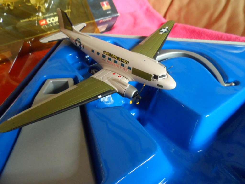 CORGI AVIATION ARCHIVE DOUGLA C-47A SKYTRAIN, DIECAST 1/144 SCALE-