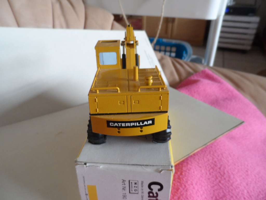 VINTAGE NZG 190 CATERPILLAR 215 1/50 Scale  [M88]