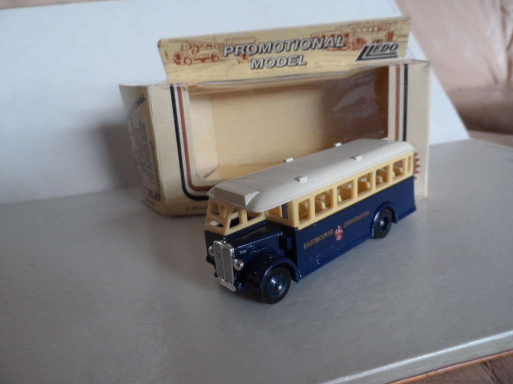 LLEDO SINGLE DECKER BUS BLUE EASTBOURNE CORPORATION [M2]