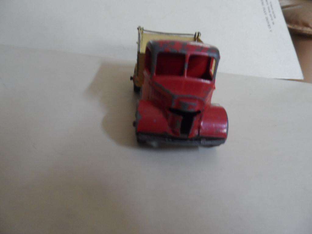 DINKY 25M/410 ',BEDFORD END TIPPER', RED/CREAM. ORIGINAL. VINTAGE. GOOD. COMPLETE. [M22]