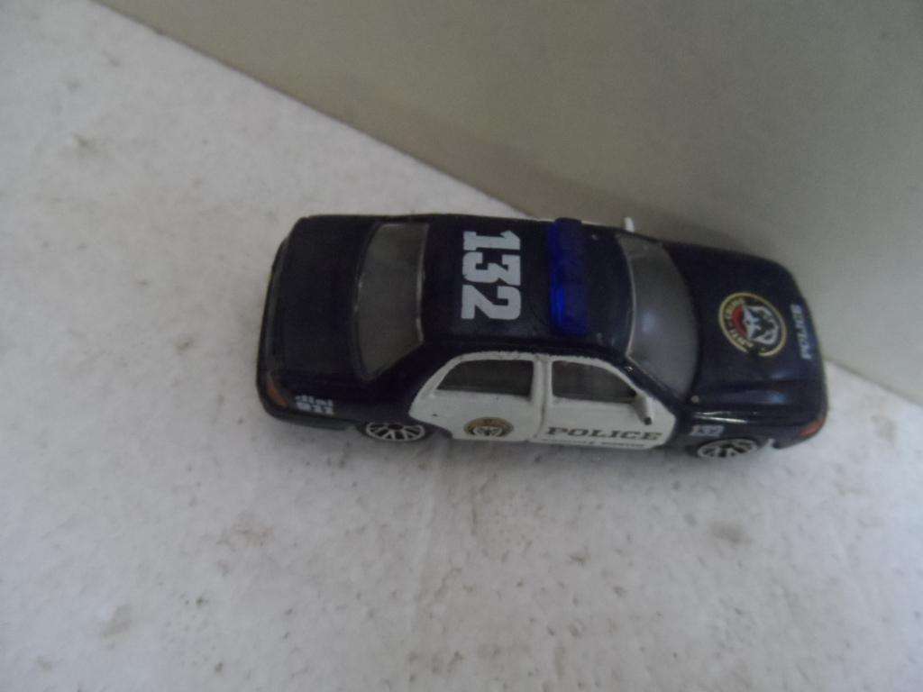 REALTOY FORD CROWN VICTORIA POLICE-UNBOXED