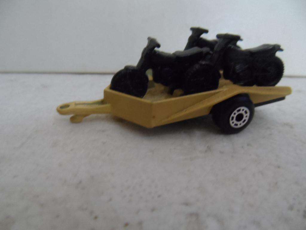 Matchbox superfast 1979 black Motorcycles with yellow Trailer
