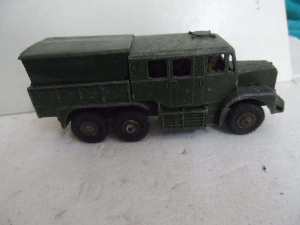 DINKY TOYS MEDIUM ARTILLERY TRACTOR #689 .Made in England  [m100]