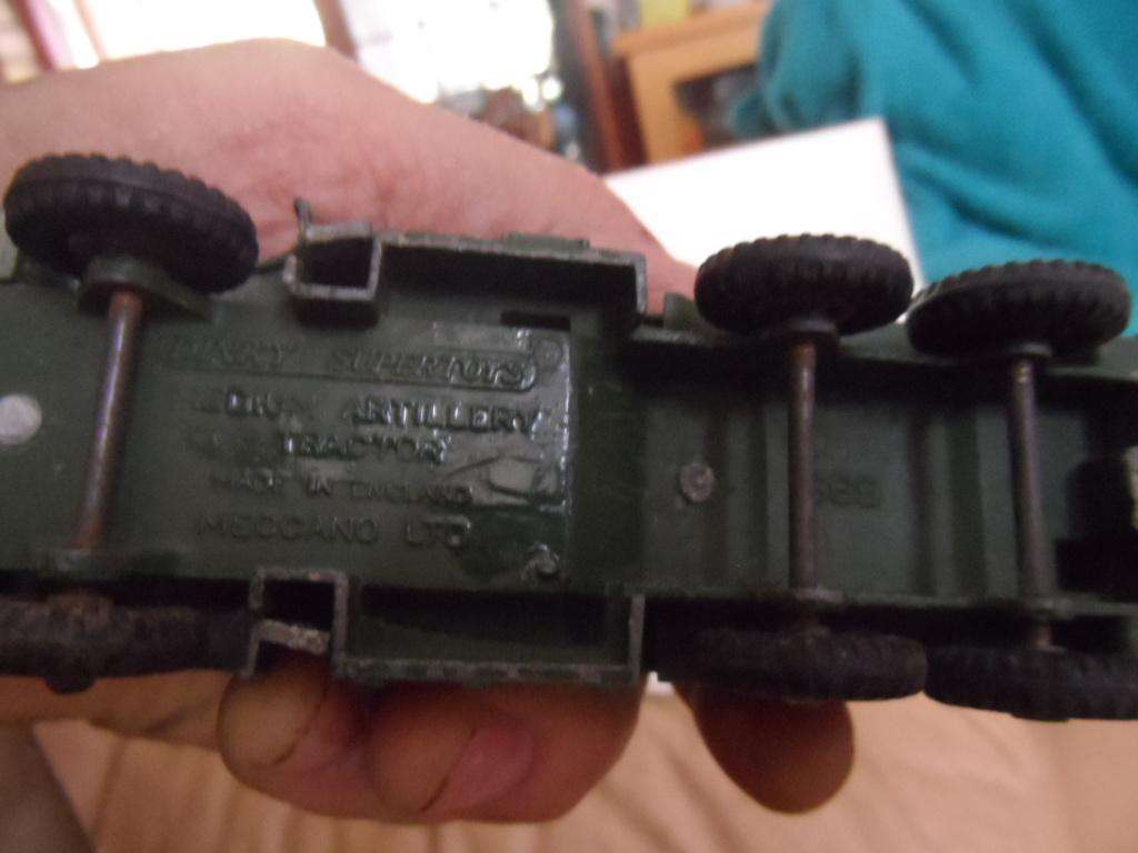 DINKY TOYS MEDIUM ARTILLERY TRACTOR #689 .Made in England  [m100]