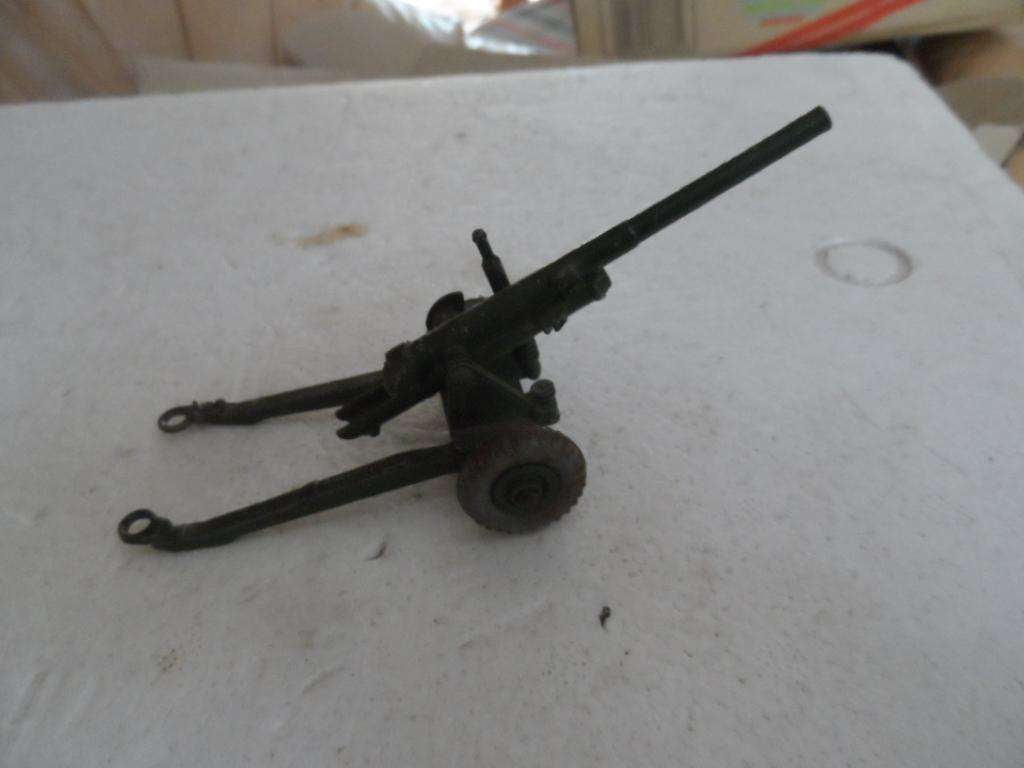 Vintage  Dinky Toys No. 692 5.5 Medium Gun  [m300]