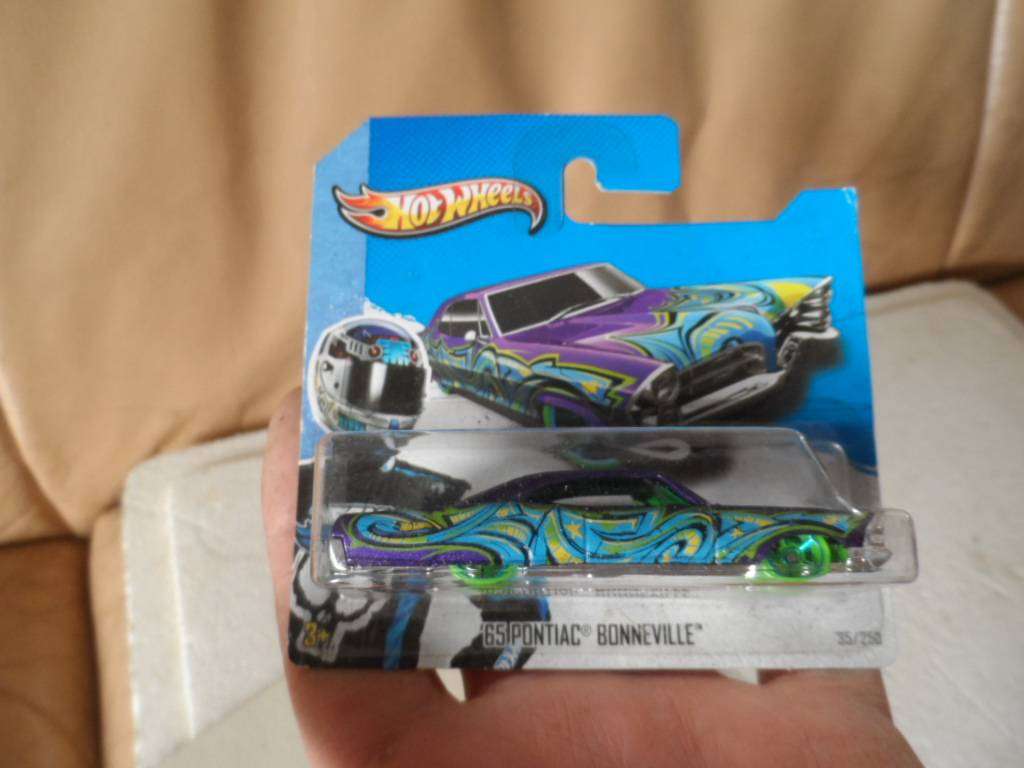 HOT WHEELS