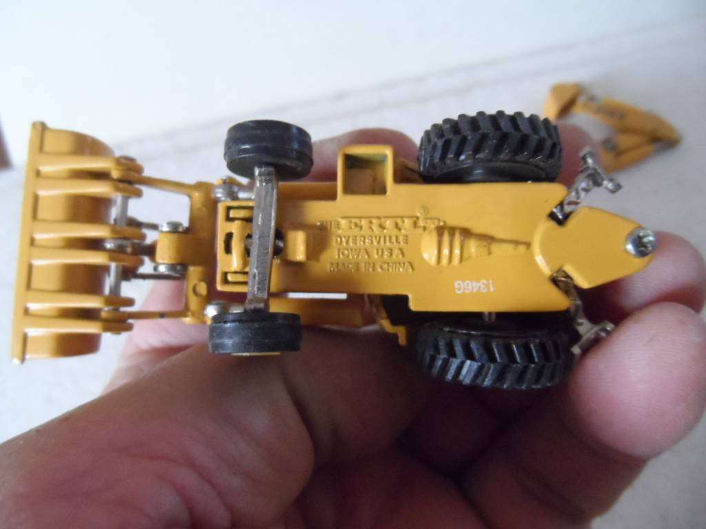 Ertl  1346g  1/64 1987 John Deere  Backhoe Loader Diecast Tractor  [m88]