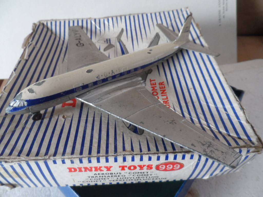 VINTAGE DINKY TOYS No. 999 D.H.COMET AIRLINER WITH ORIGINAL BOX  [d24]