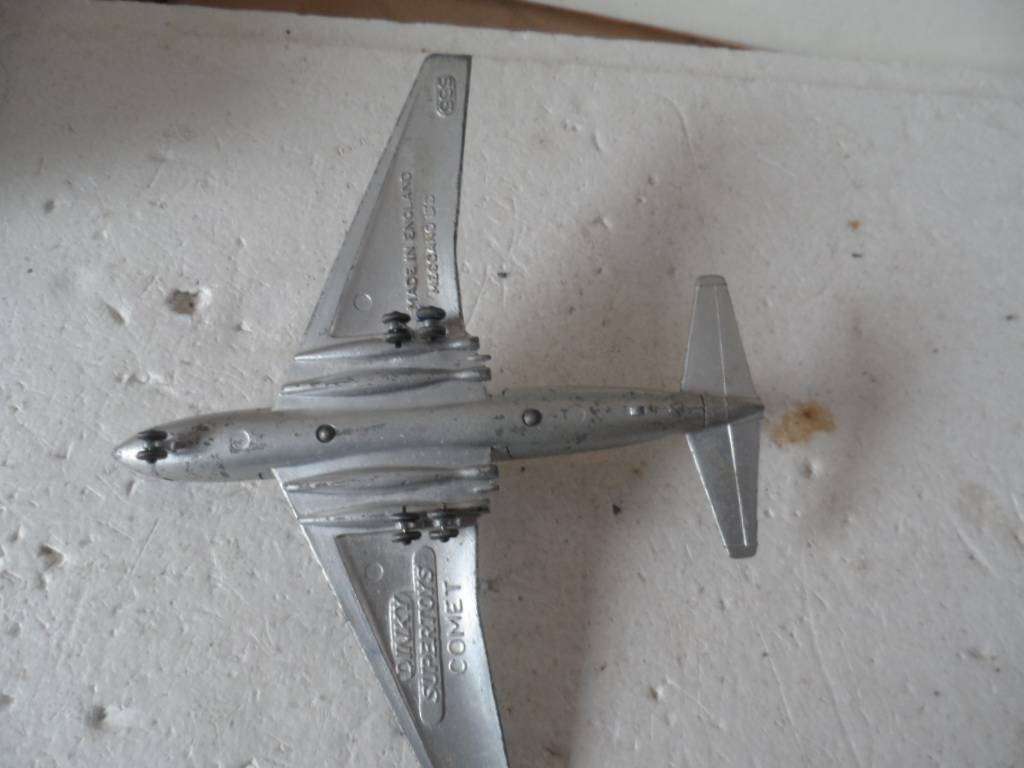 VINTAGE DINKY TOYS No. 999 D.H.COMET AIRLINER WITH ORIGINAL BOX  [d24]