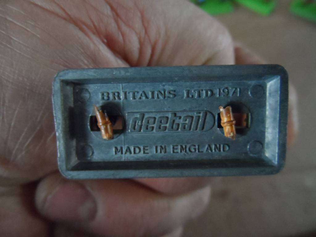 BRITAINS DEETAIL SIX WILD WEST FIGURES-METAL BASES -ONE BID FOR ALL [M12]