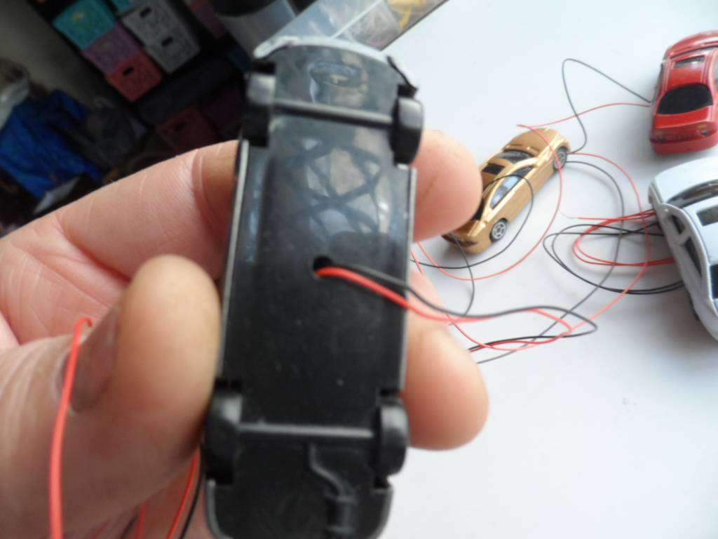 FOUR MOTOR CARS WITH WORKING LED LIGHTS -OO SCALE SCALE [D24]