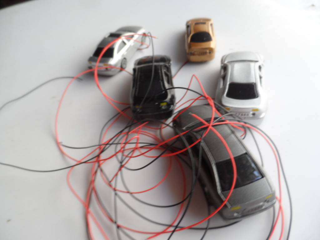 FIVE MOTOR CARS WITH WORKING LED LIGHTS -OO SCALE SCALE [D24]