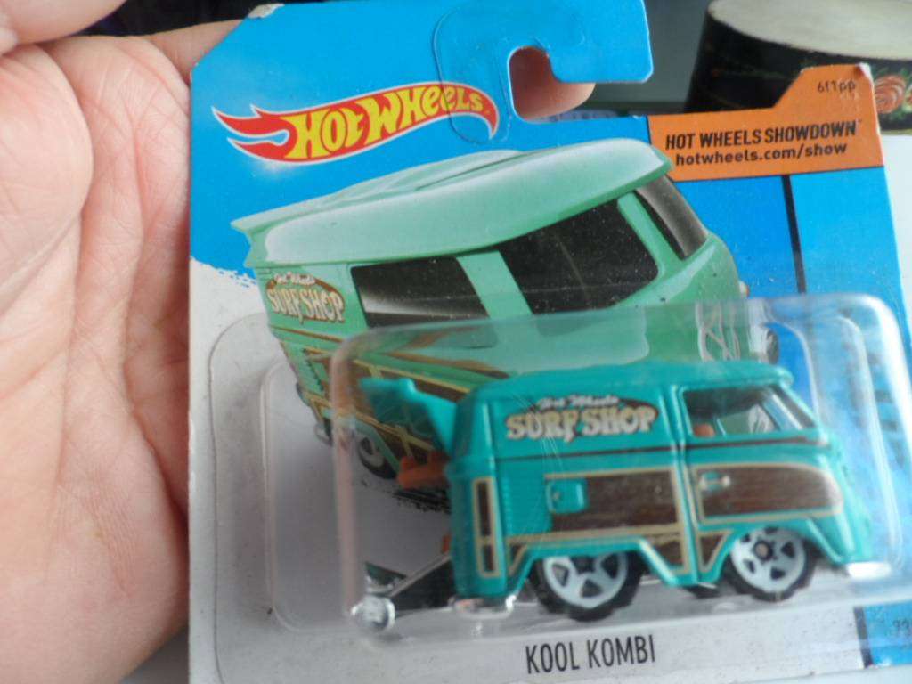 2015 MATTEL HOT WHEELS HW CITY VOLKSWAGEN VW BUS VAN KOOL KOMBI BLUE SURF - sealed short Card  [m13]