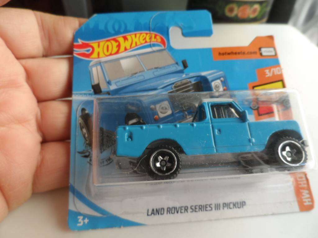 hot wheels land rover series111 pickup  - sealed Short Card  [m13]