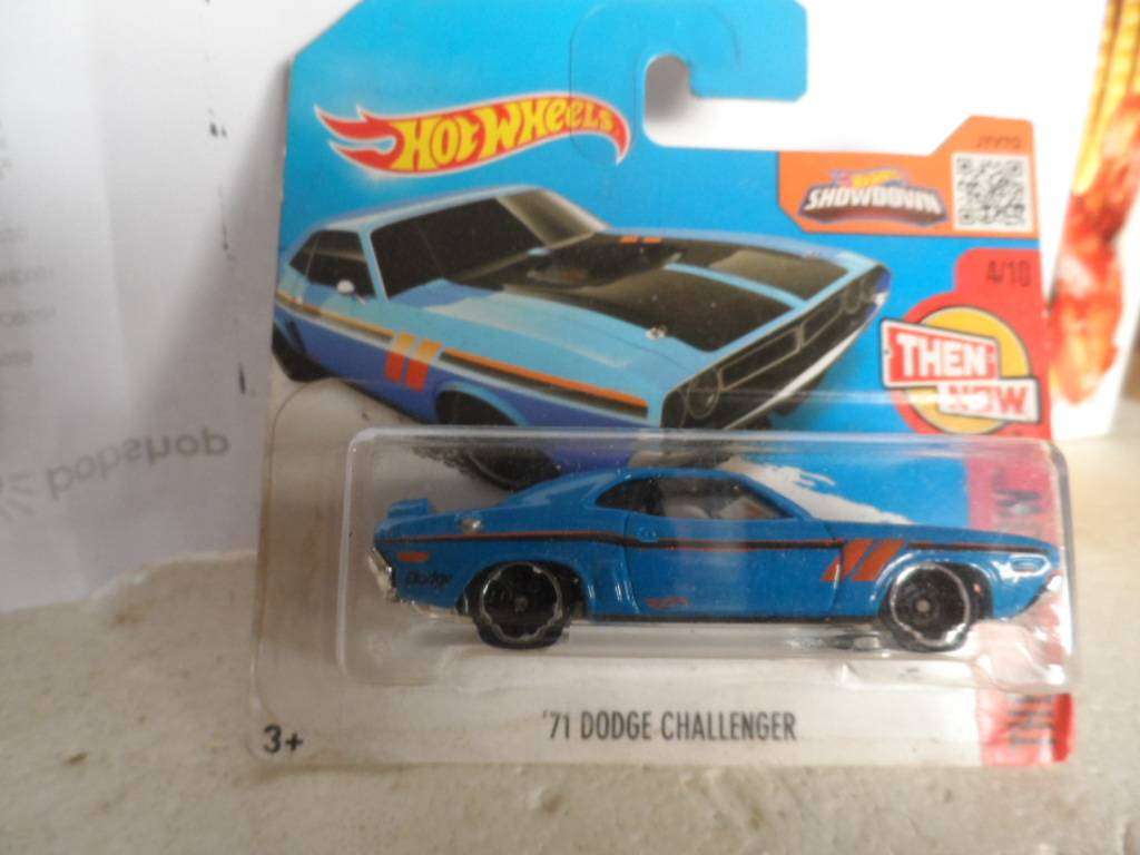 Hot Wheels 71 dodge challenger- sealed short card [m49]