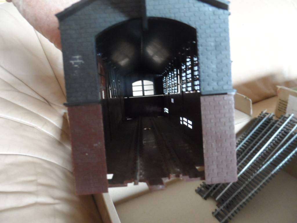 lima HO engine house/factory and other water tower, some track pieces   [m501]]