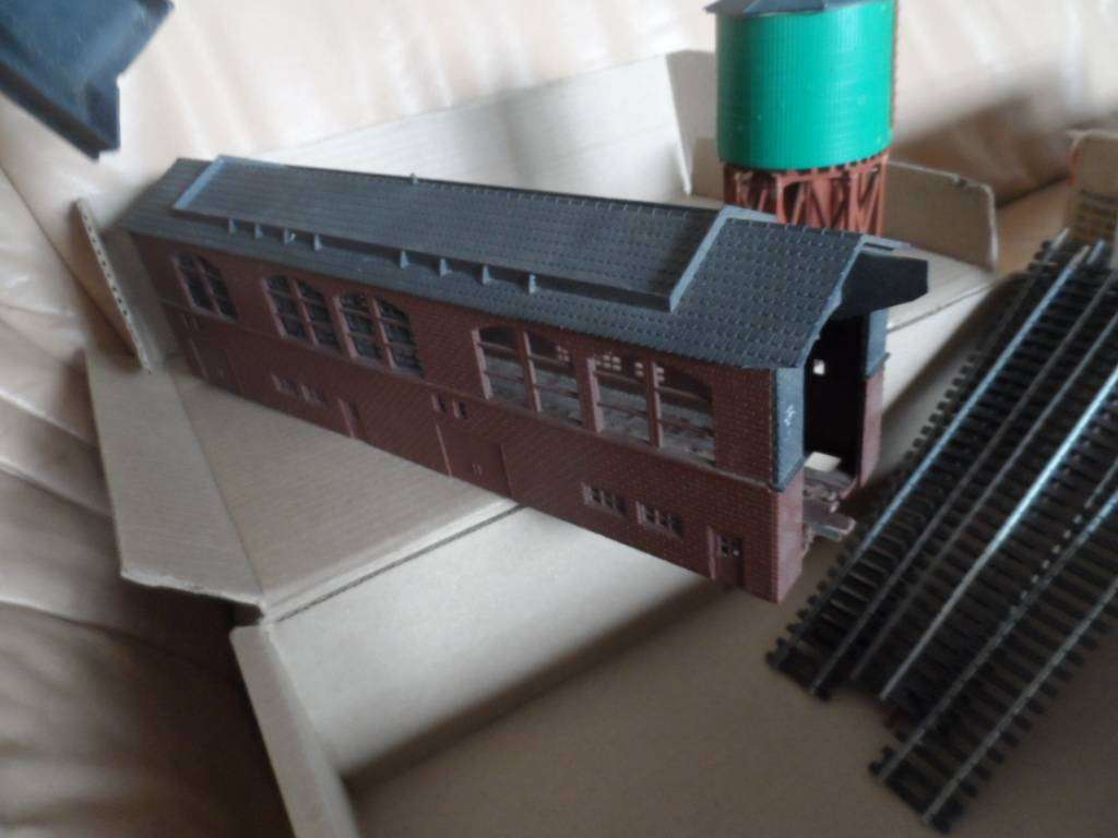 lima HO engine house/factory and other water tower, some track pieces   [m501]]