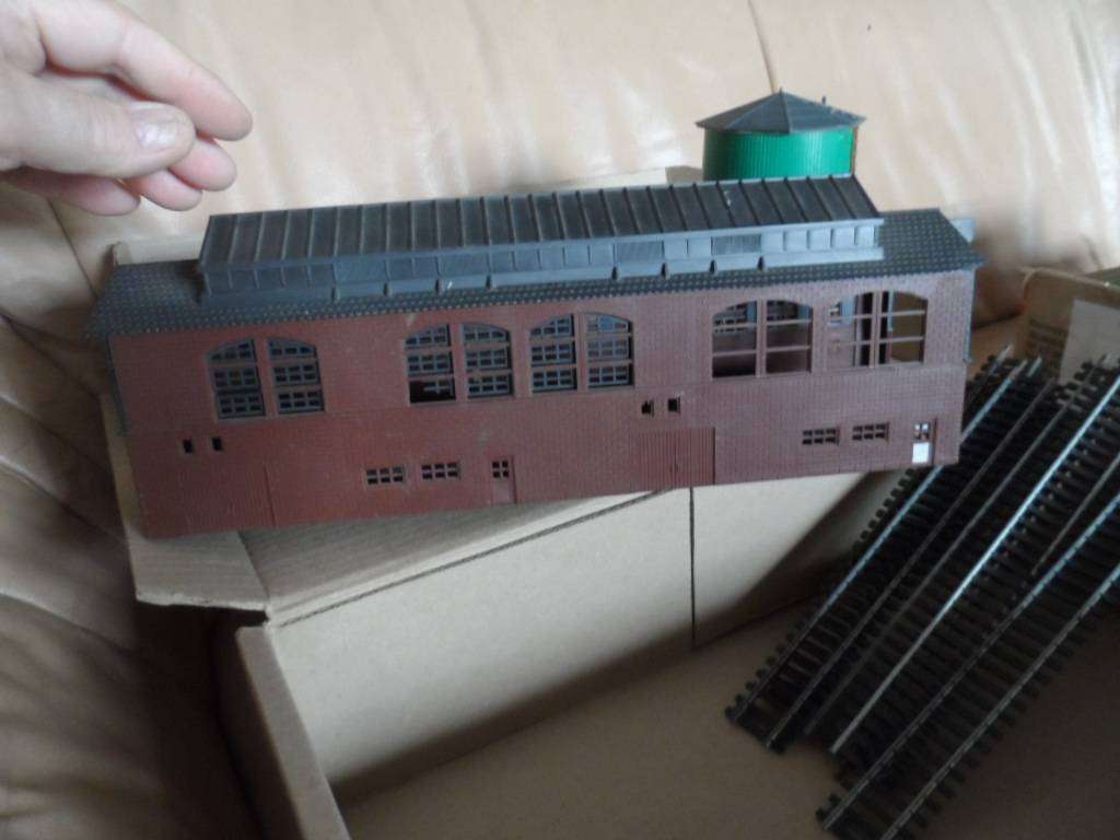 lima HO engine house/factory and other water tower, some track pieces   [m501]]