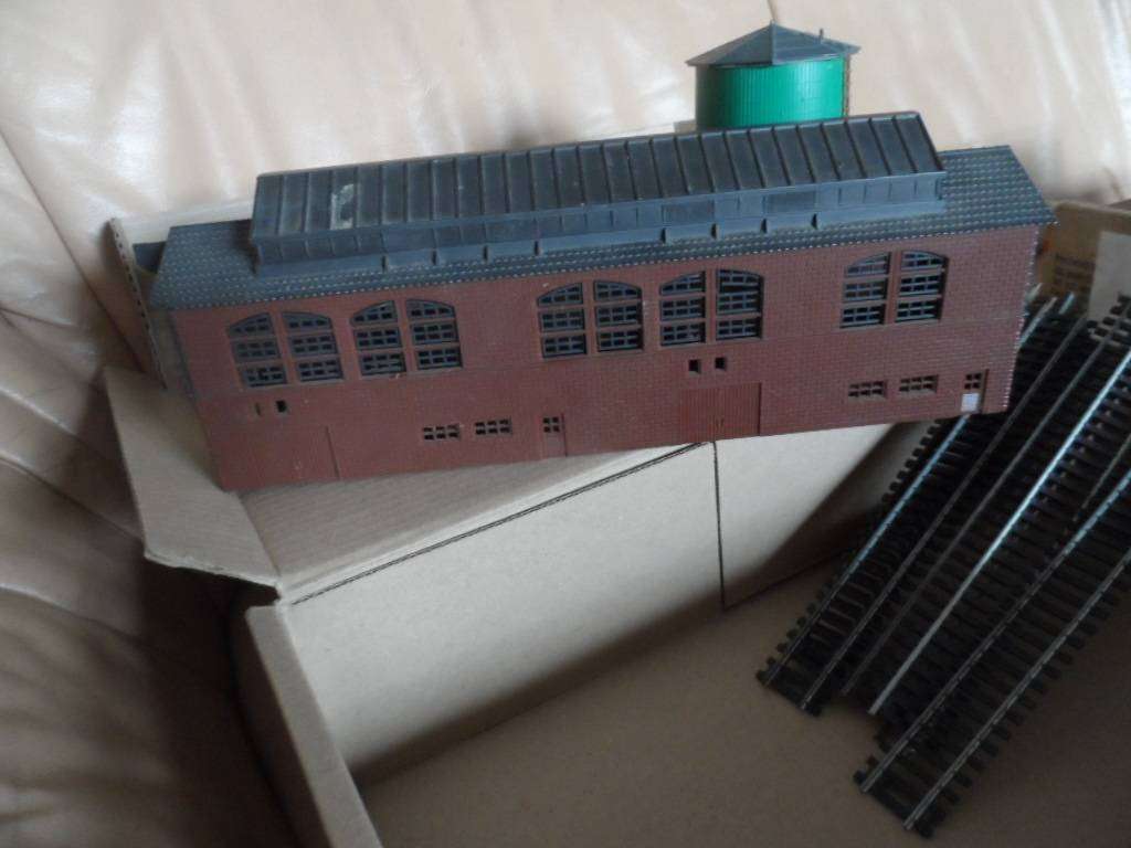 lima HO engine house/factory and other water tower, some track pieces   [m501]]