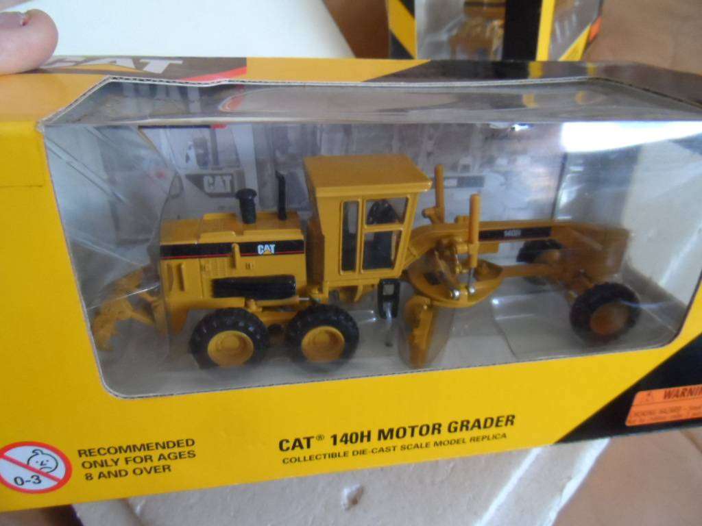 Norscot 55030 CAT 140H Motor Grader 1:50 Scale Diecast  -NEW IN BOX