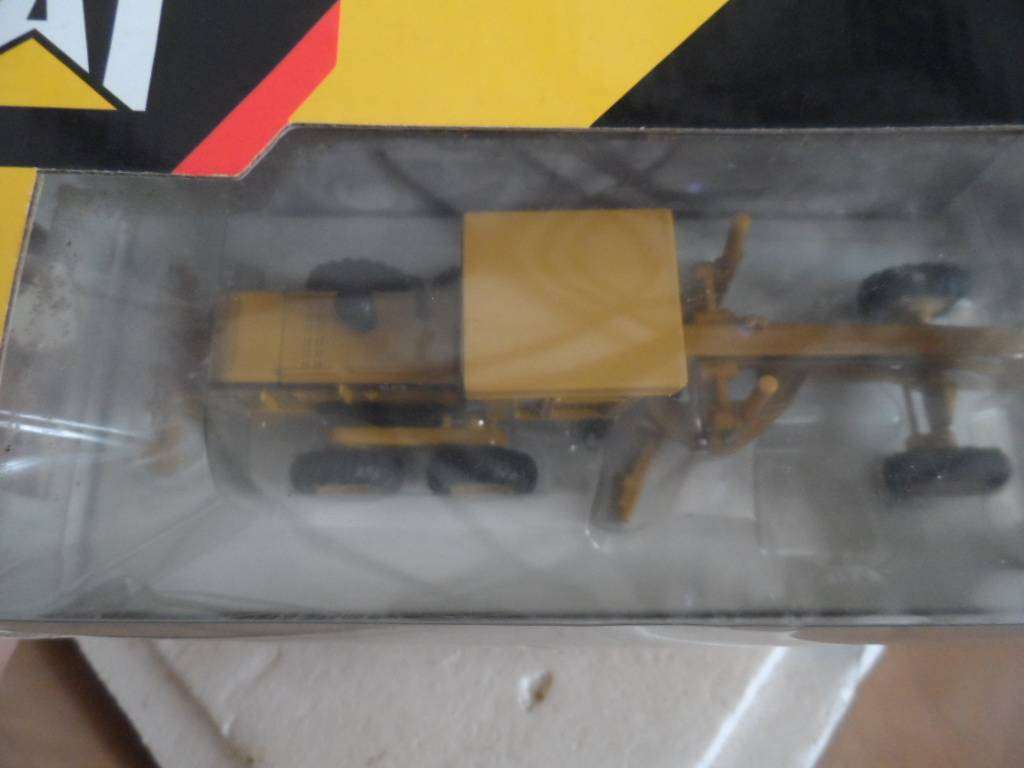 Norscot 55030 CAT 140H Motor Grader 1:50 Scale Diecast  -NEW IN BOX